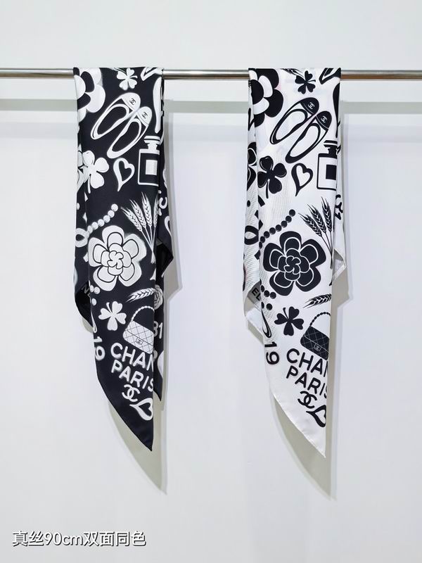 Chanel silk scarf hm23